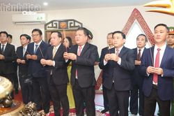 Lãnh đạo tỉnh Khánh Hòa dâng hương tưởng niệm Chủ tịch Hồ Chí Minh