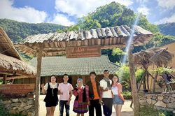 Homestay trên bản Mông