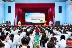 Lễ tuyên dương, khen thưởng học sinh và giáo viên đạt thành tích xuất sắc trong các hội thi, kỳ thi