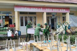 Cao Bằng: Đồn Biên phòng cửa khẩu Lý Vạn tiếp tục giúp đỡ người dân khắc phục hậu quả mưa lũ