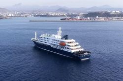 Tàu du lịch MV Hondius cập cảng Rotterdam để khử trùng sau đợt bùng phát virus Hanta