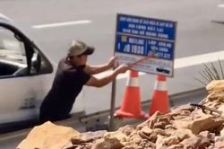 Xác minh đối tượng có hành vi phá hoại bảng thông tin hỗ trợ cứu hộ trên cao tốc Bắc - Nam