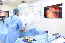 Cụ ông 74 tuổi vẫn quyết tâm chiến đấu với ung thư trực tràng