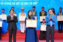 Biểu dương những điển hình tiên tiến học tập và làm theo tư tưởng, đạo đức, phong cách Hồ Chí Minh