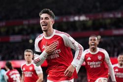 Thắng Burnley, Arsenal tiến sát ngôi vương Ngoại hạng Anh