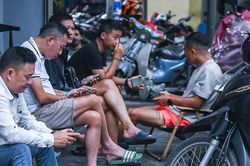 Hà Nội đứng trước bài toán khó khi tính cho thuê vỉa hè
