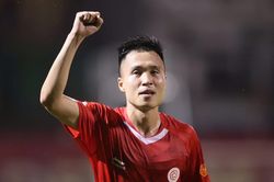 Cầu thủ V-League nhận án phạt nặng vì giơ ngón tay thối