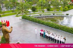 Lãnh đạo tỉnh dâng hương, báo công nhân kỷ niệm 136 năm Ngày sinh Chủ tịch Hồ Chí Minh