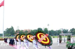 Lãnh đạo Đảng, Nhà nước vào Lăng viếng Chủ tịch Hồ Chí Minh