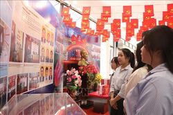 Triển lãm 'Ngày hội non sông - Lá phiếu của niềm tin và trách nhiệm'