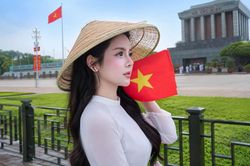 Nữ idol livestream Giáng Uyên: Định nghĩa lại hai chữ 'chuyên nghiệp', truyền cảm hứng cho Gen Z