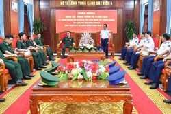 Tư lệnh Bộ đội Biên phòng thăm, làm việc tại Bộ Tư lệnh Vùng Cảnh sát biển 4