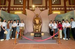 Hơn 1.000 lượt du khách tham quan Khu tưởng niệm cụ Phó bảng Nguyễn Sinh Sắc