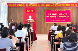 Khai giảng lớp trung cấp l&yacute; luận ch&iacute;nh trị hệ kh&ocirc;ng tập trung kh&oacute;a 190