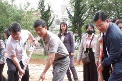 Chủ tịch UBND tỉnh Hồ Văn Mười dự và phát động 'Tết trồng cây đời đời nhớ ơn Bác Hồ' tại phường Cam Ly - Đà Lạt