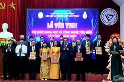 Tôn vinh 12 trí thức khoa học và công nghệ tiêu biểu