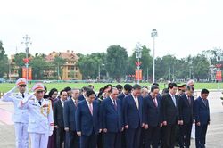 Lãnh đạo Đảng, Nhà nước, Bộ Công an vào Lăng viếng Bác