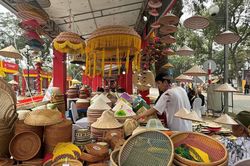Giữ nghề truyền thống trong không gian số