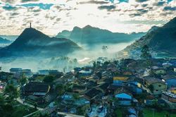 (Emagazine) Lô Lô Chải nâng tầm sản phẩm thêu truyền thống gắn với phát triển du lịch