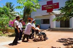 Trung tâm Y tế Trường Sa tiếp nhận, điều trị bệnh cho ngư dân
