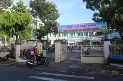 Hàng chục người nhập viện sau khi dùng thức ăn tại một trường học ở Đồng Tháp