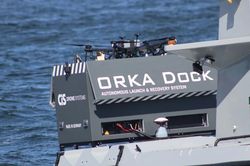 Đức ra mắt hệ thống cảng hàng không tự động cho UAV trên tàu chiến