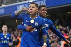 Thua Chelsea, Tottenham thấp thỏm lo xuống hạng