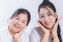 Mẹ kế ở Bắc Ninh 30 năm yêu thương 4 con gái của chồng, tuổi già hưởng trái ngọt