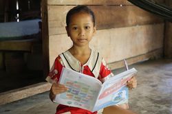 Bé gái người Ca Dong mắc tan máu bẩm sinh, khát khao được tiếp tục đến trường