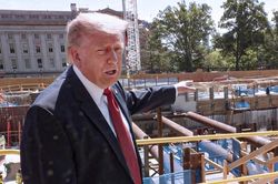 Ông Trump ám chỉ Mỹ nối lại các cuộc tấn công Iran 'trong những ngày tới'