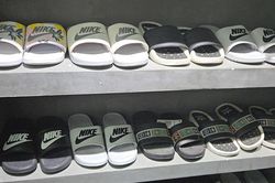Triệt phá chuỗi cửa hàng bán giày giả nhãn hiệu Nike, Adidas ở TPHCM