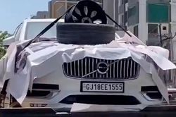 Chủ xe thuê cứu hộ chở Volvo XC90 đi khắp phố phản đối hãng sau sự cố nứt mâm xe