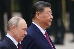 Điện Kremlin nói về cách Trung Quốc tiếp đón ông Putin và ông Trump