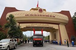 Đón 28 hài cốt liệt sĩ quân tình nguyện, chuyên gia Việt Nam hy sinh tại Lào về nước