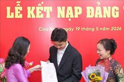 Kết nạp Đảng cho học sinh - bước chuẩn bị nguồn cán bộ trẻ cho tương lai