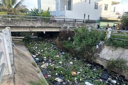 Những con kênh 'kêu cứu' vì rác thải