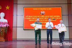 Phường Sa Đéc trao Huy hiệu Đảng đợt 19-5