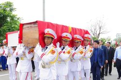 Đón nhận 28 hài cốt liệt sĩ là Quân tình nguyện và Chuyên gia Việt Nam hy sinh tại nước bạn Lào