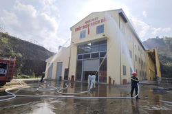 Thực tập phương án chữa cháy và cứu nạn, cứu hộ tại Nhà máy thủy điện Bạch Đằng