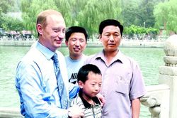Tổng thống Nga Putin gặp lại cậu bé Trung Quốc chụp ảnh chung 26 năm trước