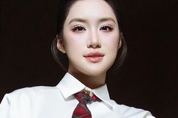 Phương Oanh hiến tạng