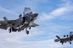 Tiêm kích tàng hình F-35B lần đầu cất hạ cánh trên cao tốc Phần Lan