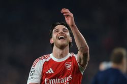 Arsenal phá kỷ lục tài chính