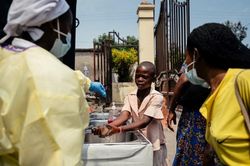 WHO: Vaccine chống chủng Ebola mới có thể mất tới 9 tháng phát triển