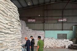Tây Ninh: Bắt nhóm đối tượng làm phân bón giả thương hiệu lớn, thu giữ 70 tấn sản phẩm