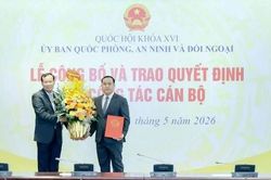 Ủy ban Quốc phòng, An ninh và Đối ngoại trao quyết định về công tác cán bộ