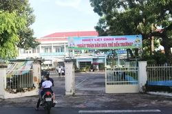 Hàng loạt học sinh nhập viện sau bữa ăn bán trú tại Đồng Tháp