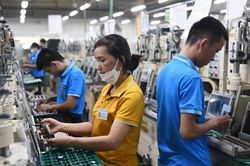 Một nền kinh tế đi hai tốc độ