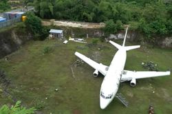 Bí ẩn chiếc máy bay Boeing 737 bị bỏ quên suốt nhiều năm