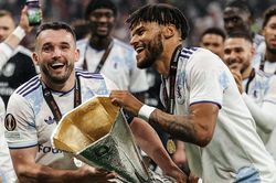 Aston Villa đăng quang Europa League: Người đặc biệt Unai Emery
